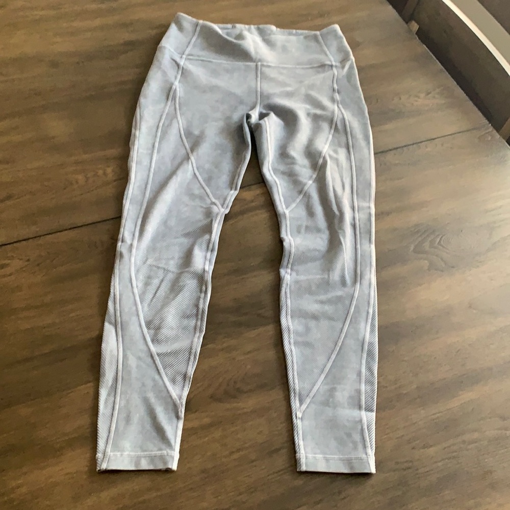 Great condition lululemon denim washed leggings 10